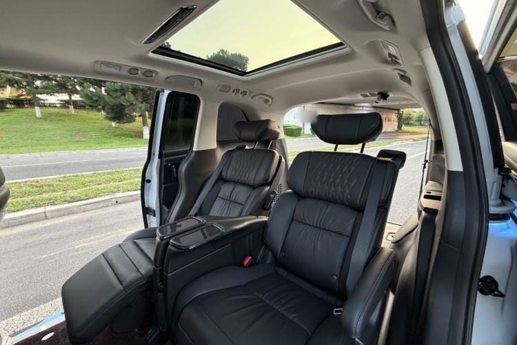 Used Honda Elysion 2024 2.0L eHEV Luxury Edition Interior 2