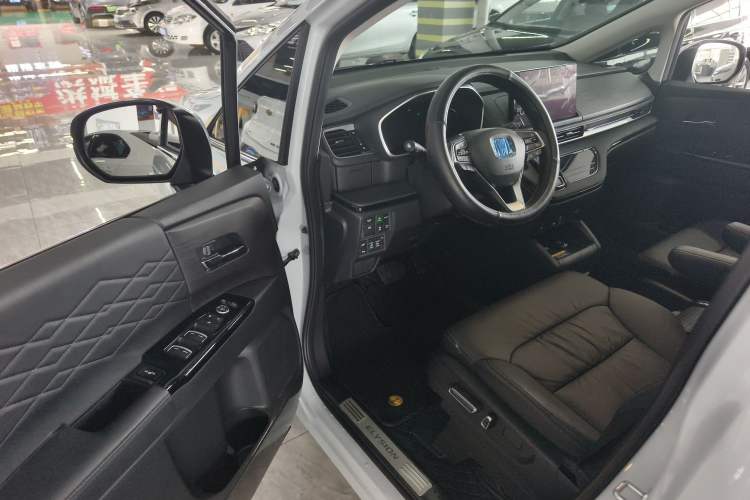 Used Honda Elysion 2024 2.0L eHEV Luxury Edition Interior 2