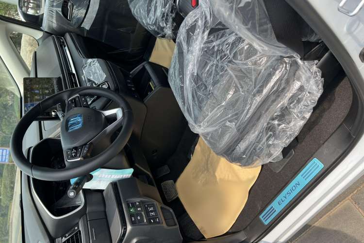 Used Honda Elysion 2024 2.0L eHEV Luxury Edition Interior 2