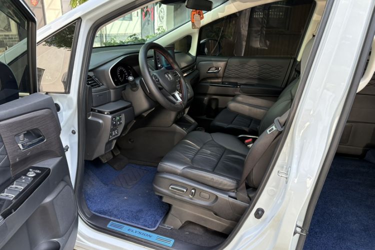 Used Honda Elysion 2024 2.0L eHEV Luxury Edition Interior 2