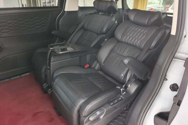 Used Honda Elysion 2024 2.0L eHEV Luxury Edition Interior 2