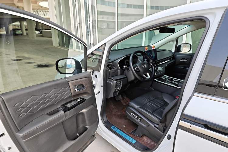 Used Honda Elysion 2024 2.0L eHEV Luxury Edition Interior 2