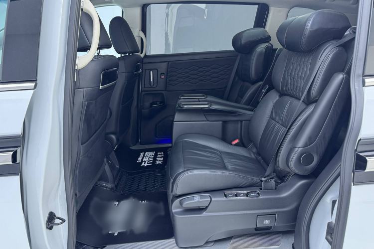 Used Honda Elysion 2024 2.0L eHEV Ultimate Edition Interior 2