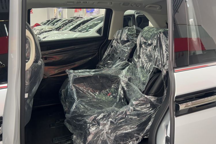 Used Honda Elysion 2024 2.0L eHEV Luxury Edition Interior 2