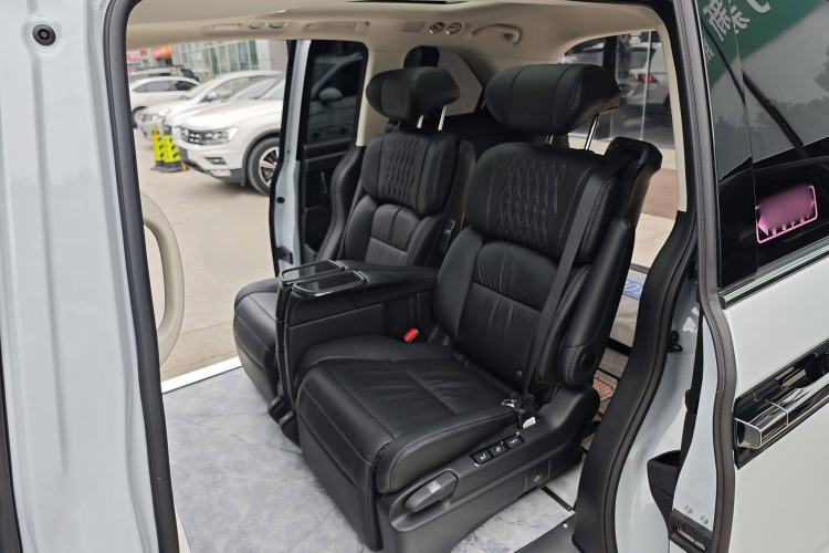 Used Honda Elysion 2024 2.0L eHEV Ultimate Edition Interior 2