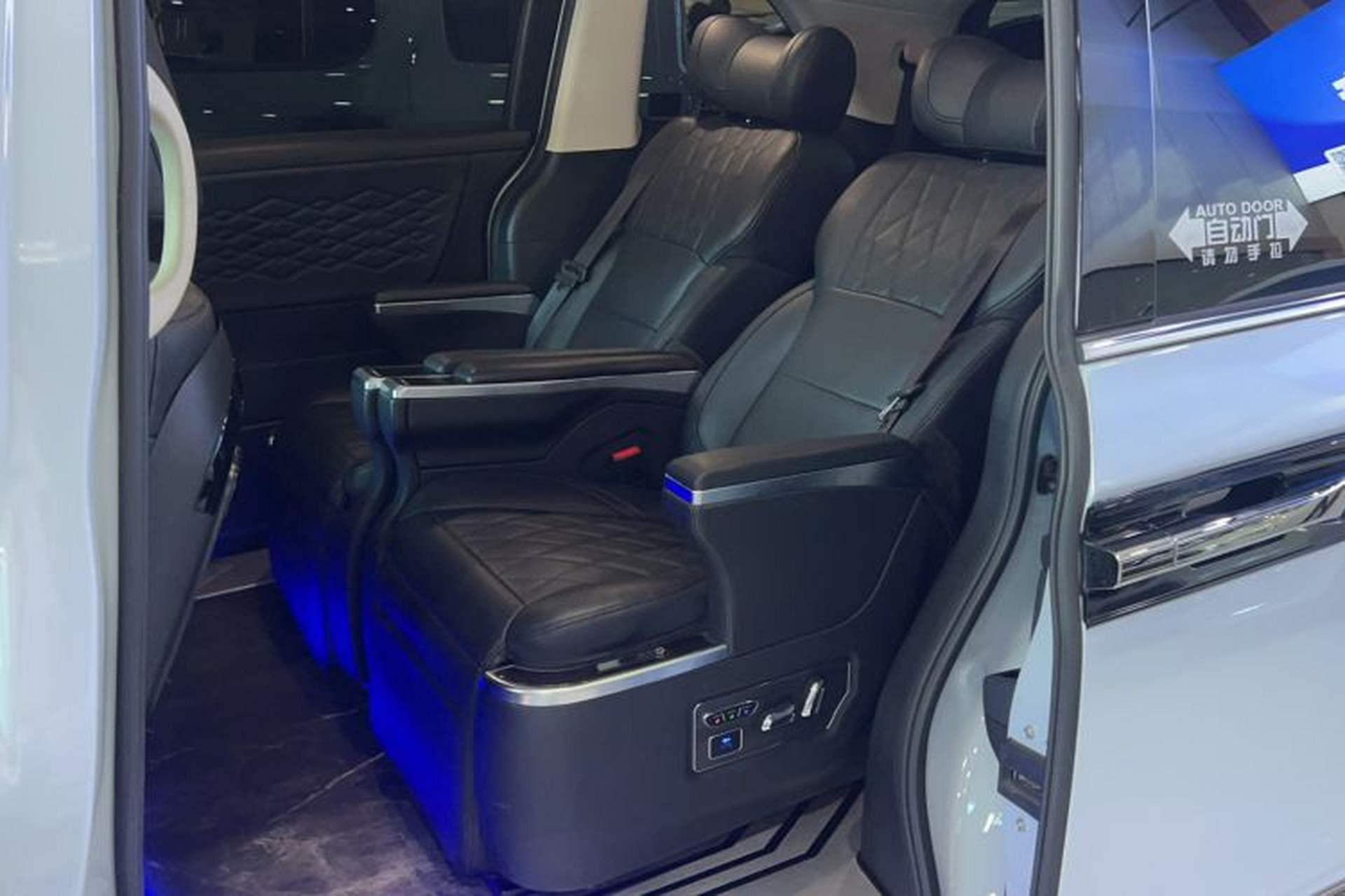 Used Honda Elysion 2024 2.0L eHEV Luxury Edition Interior 2