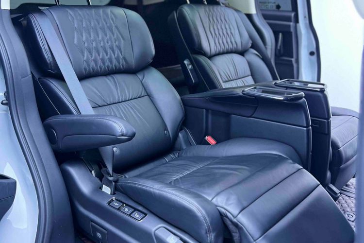 Used Honda Elysion 2024 2.0L eHEV Luxury Edition Interior 2
