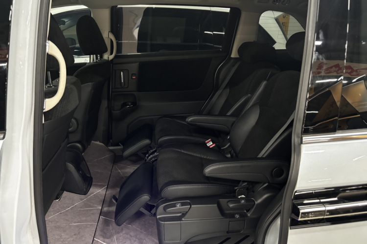 Used Honda Elysion 2024 2.0L eHEV Comfort Edition Interior 2