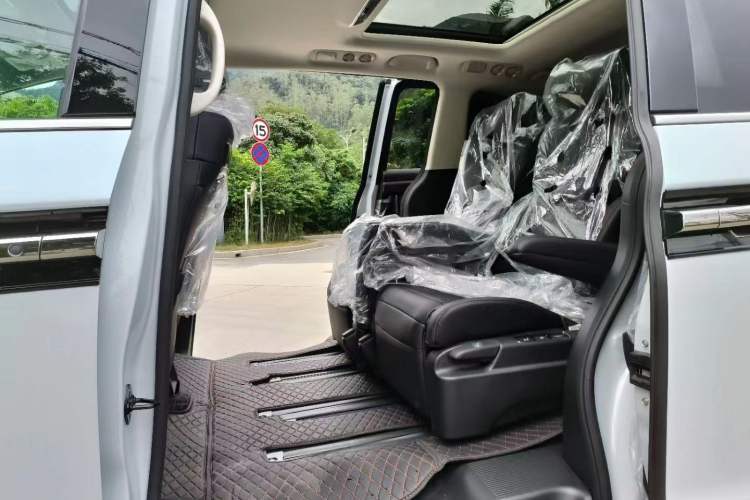 Used Honda Elysion 2024 2.0L eHEV Luxury Edition Interior 2
