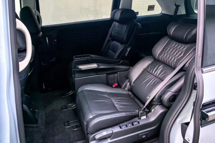 Used Honda Elysion 2024 2.0L eHEV Luxury Edition Interior 2