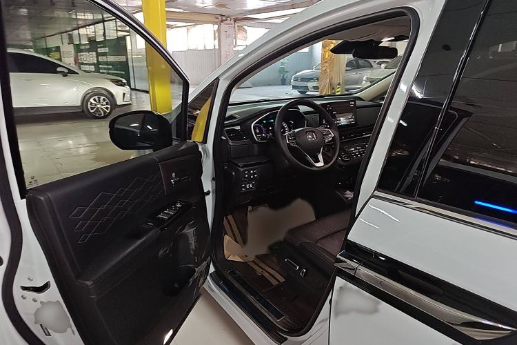 Used Honda Elysion 2024 2.0L eHEV Luxury Edition Interior 3