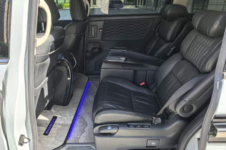 Used Honda Elysion 2024 2.0L eHEV Luxury Edition Interior 3
