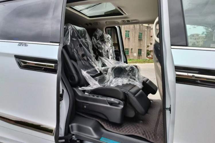 Used Honda Elysion 2024 2.0L eHEV Luxury Edition Interior 3