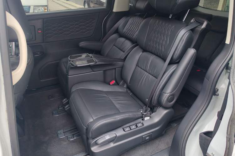 Used Honda Elysion 2024 2.0L eHEV Luxury Edition Interior 3