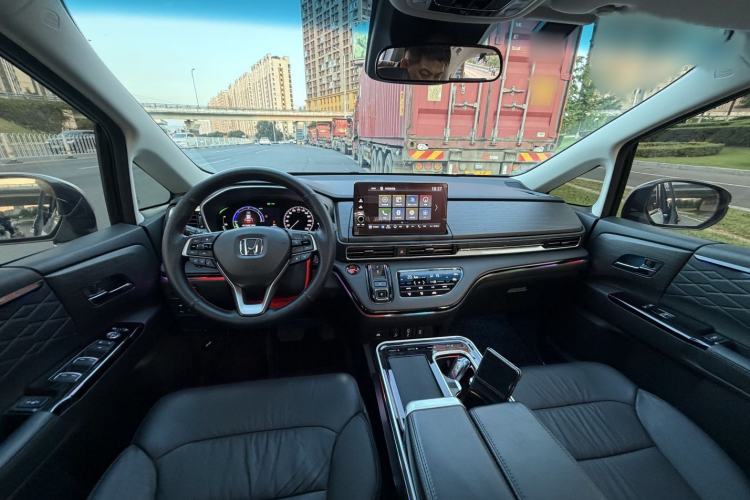 Used Honda Elysion 2024 2.0L eHEV Luxury Edition Interior 3