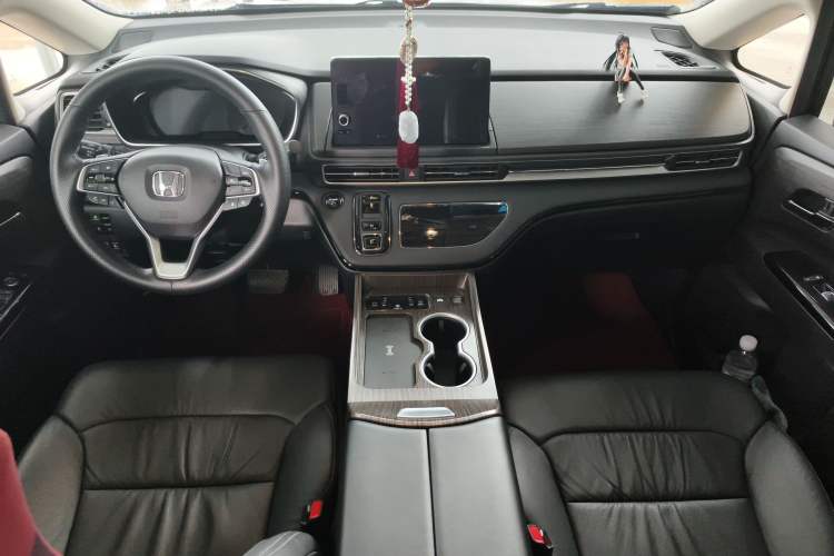 Used Honda Elysion 2024 2.0L eHEV Luxury Edition Interior 3