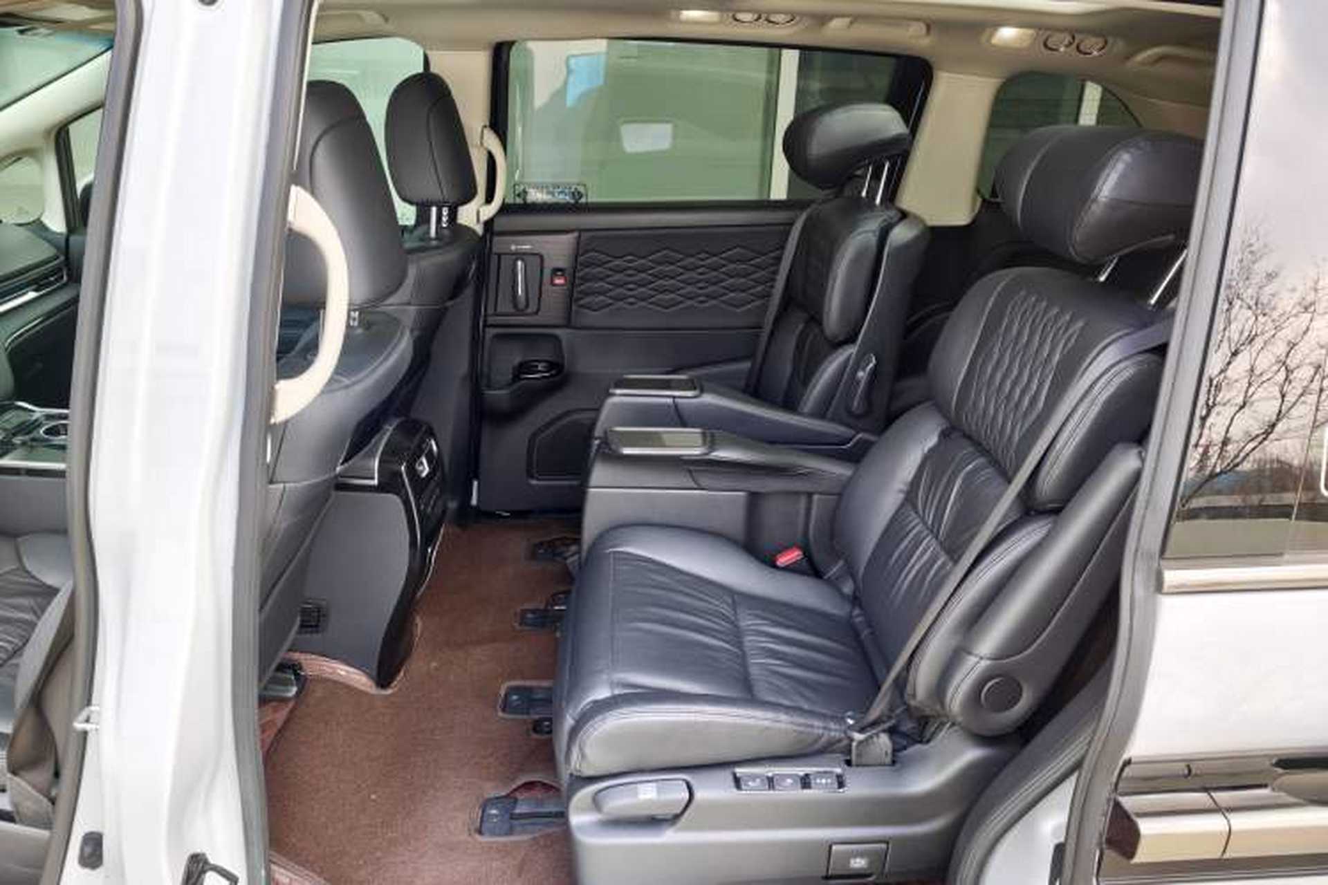 Used Honda Elysion 2024 2.0L eHEV Luxury Edition Interior 3