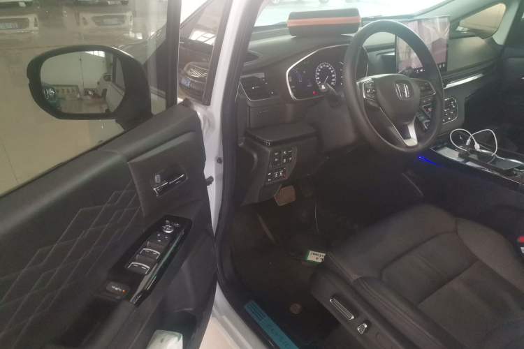 Used Honda Elysion 2024 2.0L eHEV Luxury Edition Interior 3