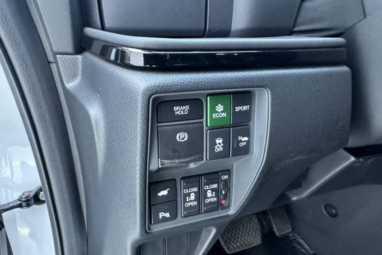 Used Honda Elysion 2024 2.0L eHEV Ultimate Edition Interior 3