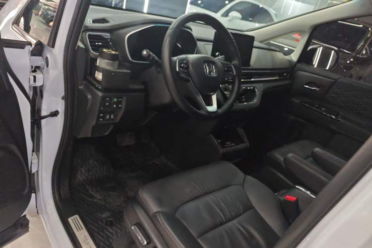 Used Honda Elysion 2024 2.0L eHEV Luxury Edition Interior 3