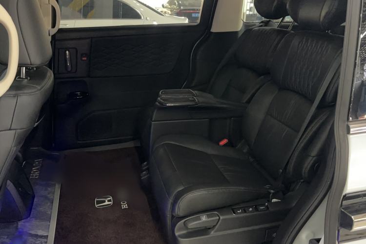 Used Honda Elysion 2024 2.0L eHEV Luxury Edition Interior 3