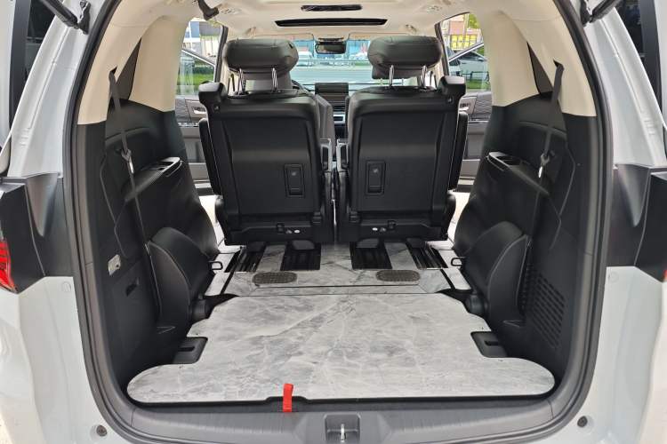 Used Honda Elysion 2024 2.0L eHEV Ultimate Edition Interior 3