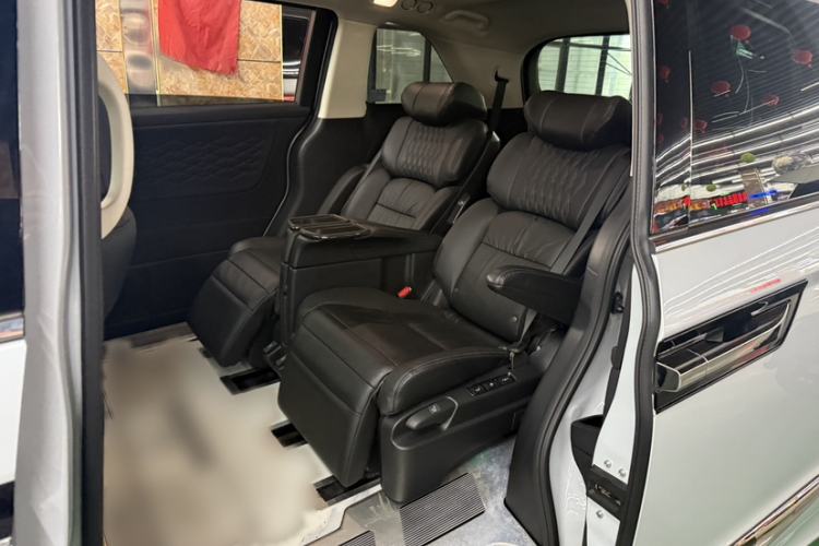 Used Honda Elysion 2024 2.0L eHEV Luxury Edition Interior 3
