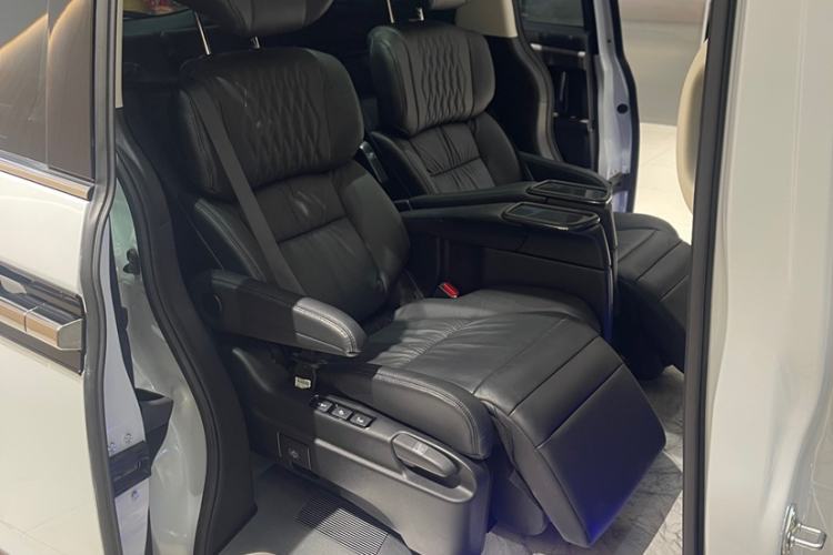 Used Honda Elysion 2024 2.0L eHEV Luxury Edition Interior 3