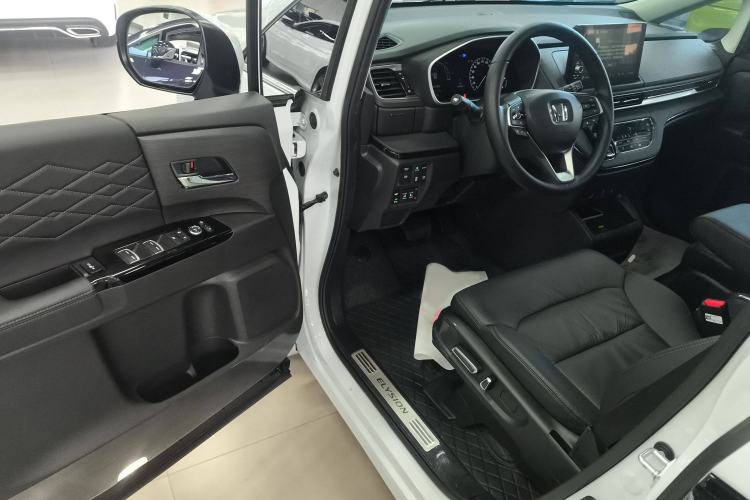 Used Honda Elysion 2024 2.0L eHEV Luxury Edition Interior 3