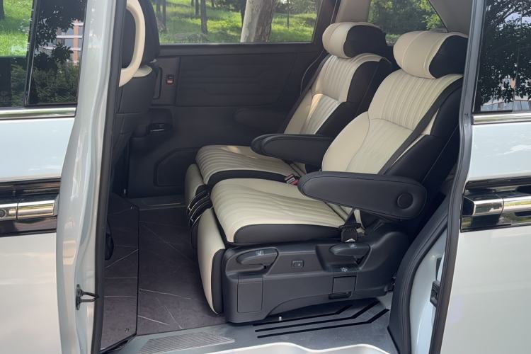 Used Honda Elysion 2024 2.0L eHEV Comfort Edition Interior 3