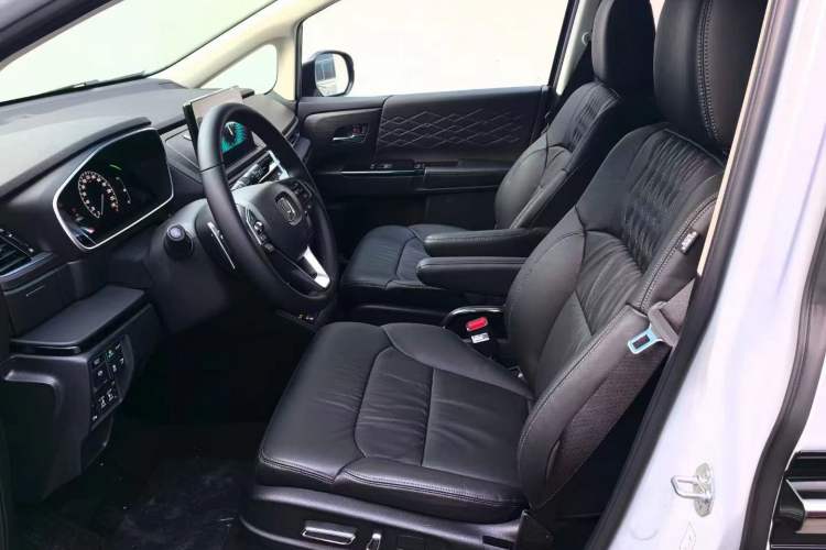 Used Honda Elysion 2024 2.0L eHEV Luxury Edition Interior 3