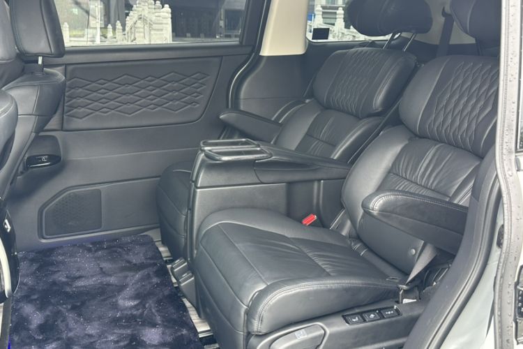 Used Honda Elysion 2024 2.0L eHEV Luxury Edition Interior 4