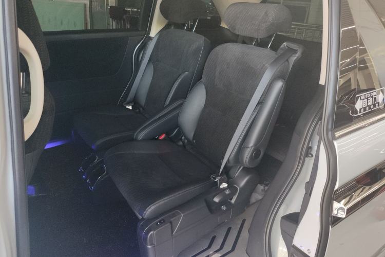 Used Honda Elysion 2024 2.0L eHEV Comfort Edition Interior 4
