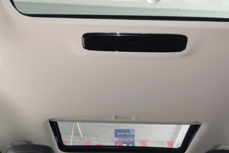 Used Honda Elysion 2024 2.0L eHEV Luxury Edition Interior 4
