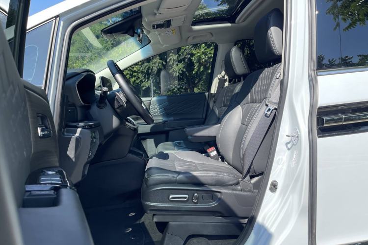 Used Honda Elysion 2024 2.0L eHEV Luxury Edition Interior 4