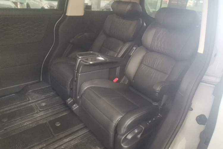 Used Honda Elysion 2024 2.0L eHEV Luxury Edition Interior 4