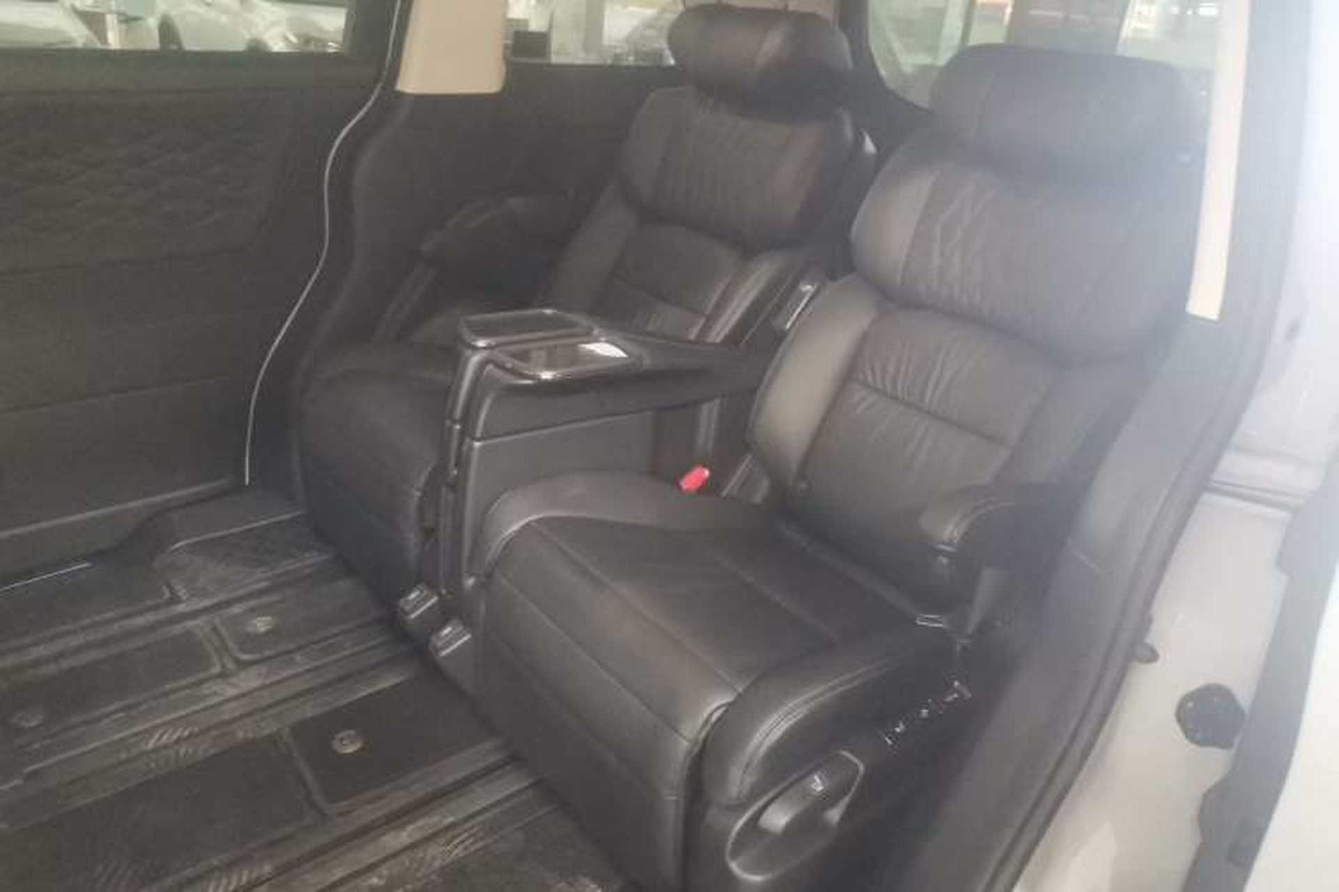 Used Honda Elysion 2024 2.0L eHEV Luxury Edition Interior 4