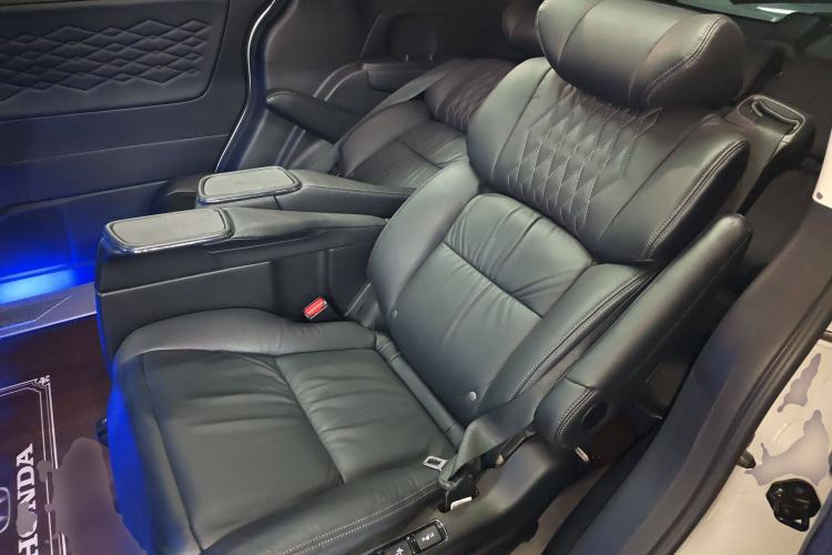 Used Honda Elysion 2024 2.0L eHEV Luxury Edition Interior 4