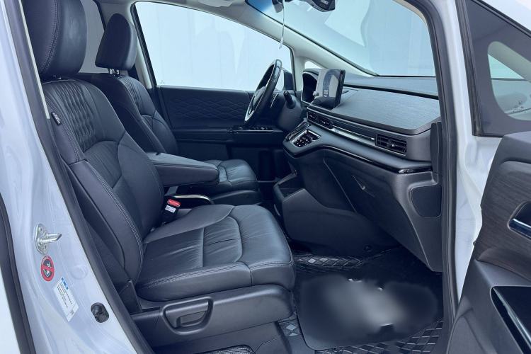Used Honda Elysion 2024 2.0L eHEV Ultimate Edition Interior 4