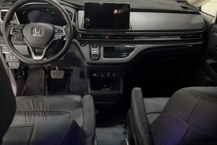 Used Honda Elysion 2024 2.0L eHEV Luxury Edition Interior 4