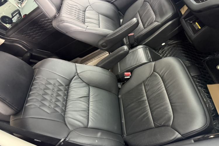 Used Honda Elysion 2024 2.0L eHEV Luxury Edition Interior 4