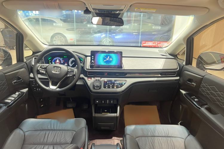 Used Honda Elysion 2024 2.0L eHEV Luxury Edition Interior 4