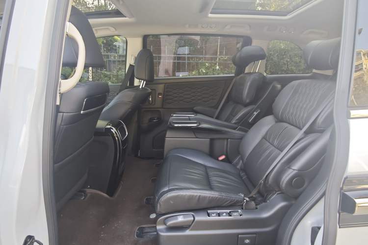 Used Honda Elysion 2024 2.0L eHEV Luxury Edition Interior 4