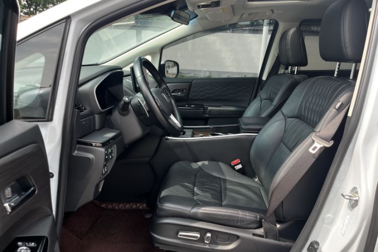 Used Honda Elysion 2024 2.0L eHEV Luxury Edition Interior 4