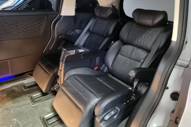 Used Honda Elysion 2024 2.0L eHEV Luxury Edition Interior 4