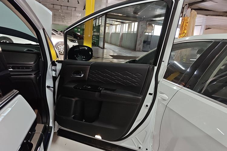 Used Honda Elysion 2024 2.0L eHEV Luxury Edition Interior 5