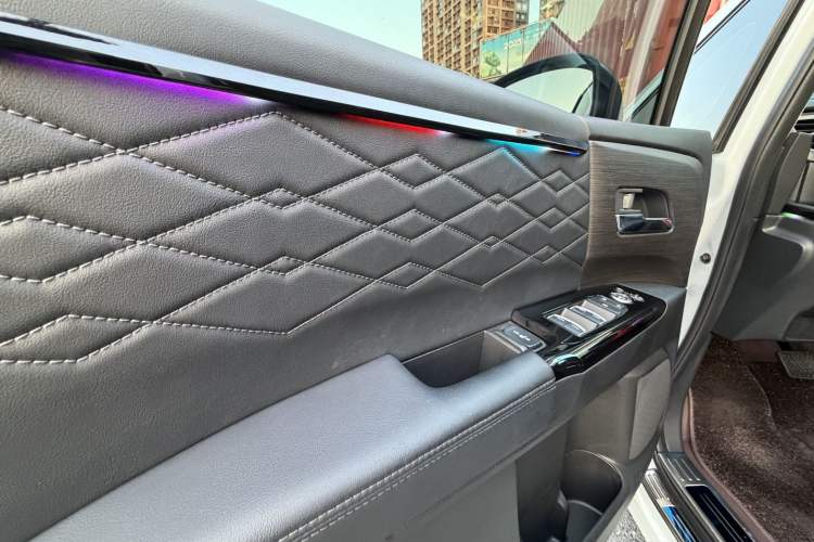 Used Honda Elysion 2024 2.0L eHEV Luxury Edition Interior 5