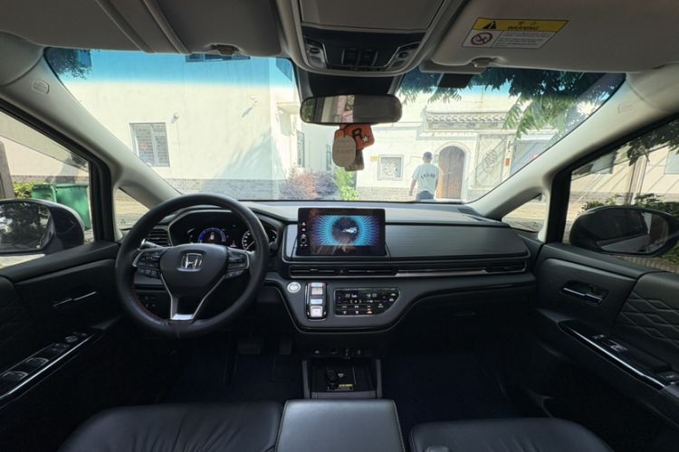Used Honda Elysion 2024 2.0L eHEV Luxury Edition Interior 5