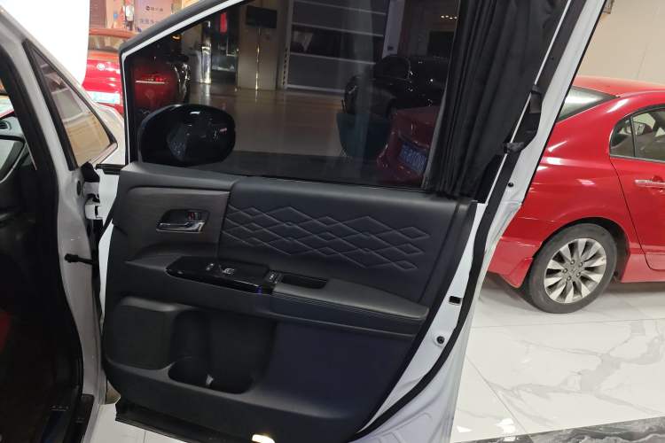 Used Honda Elysion 2024 2.0L eHEV Luxury Edition Interior 5