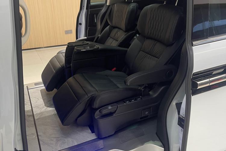 Used Honda Elysion 2024 2.0L eHEV Luxury Edition Interior 5